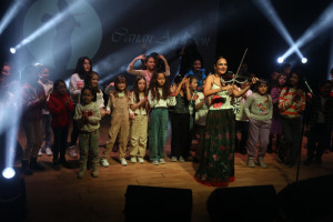 Ünlü Keman Sanatçısı Canan Anderson Kapaklı’da Konser Verdi